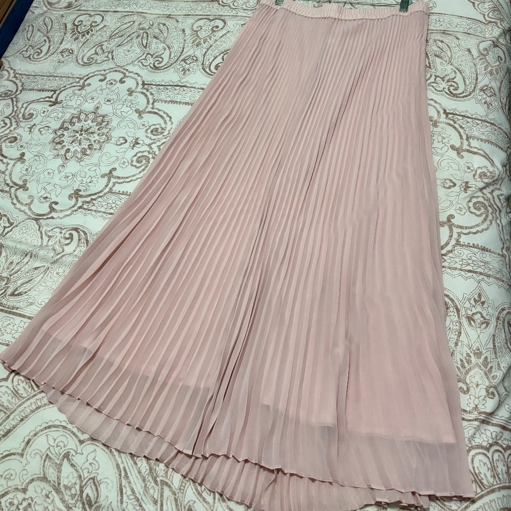 Light Pink Pleated Midi Skirt (size S/M)